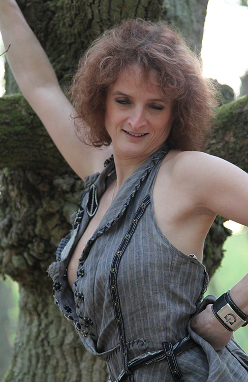 Anne-Charlotte en forêt 